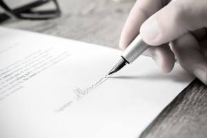 Podpisywanie umowy u notariusza